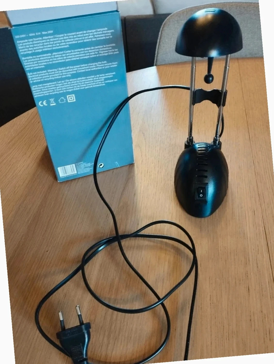 Lampe de bureau/table argentée et noire. Ajustable